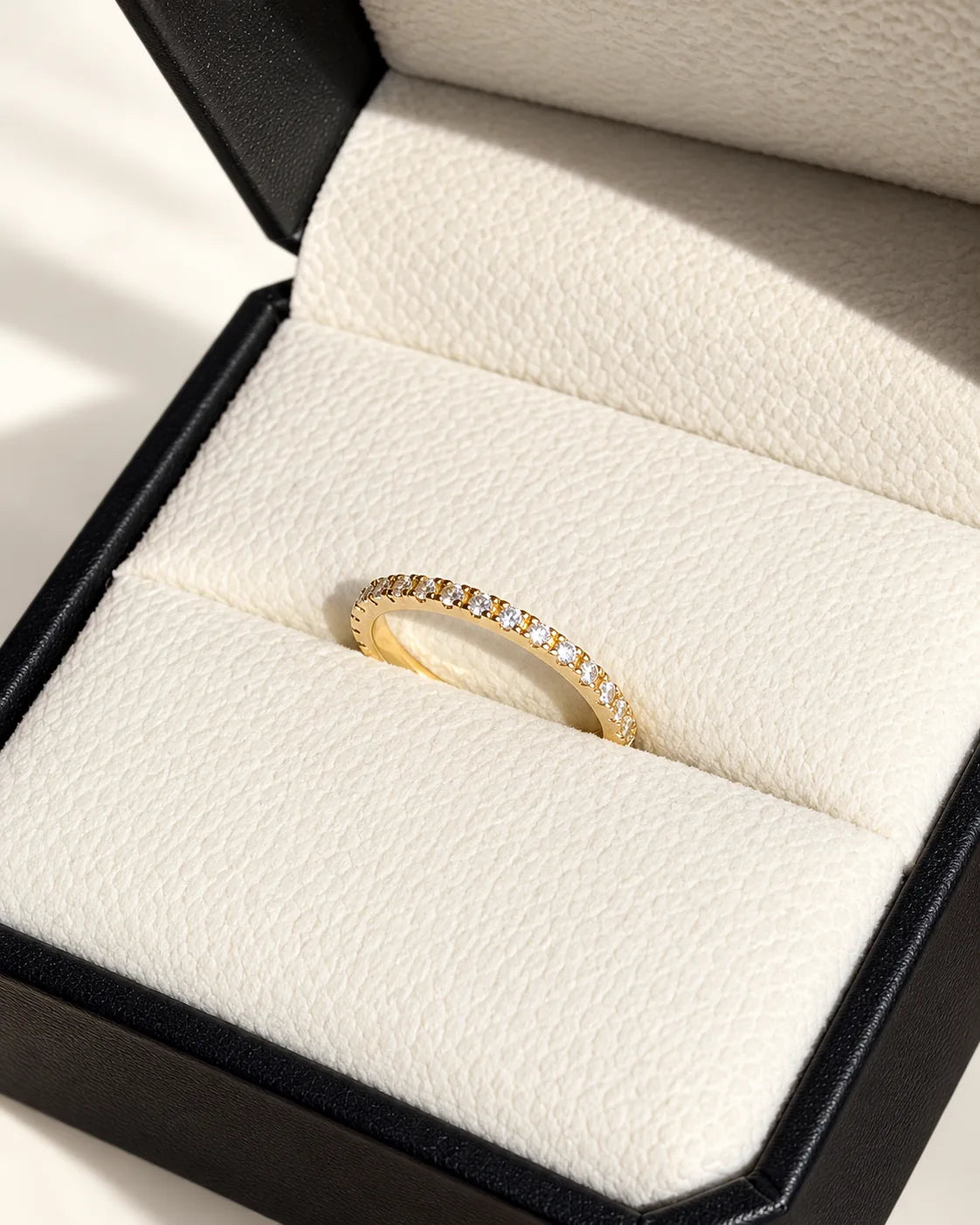 Anillo Sinfín con Circonias