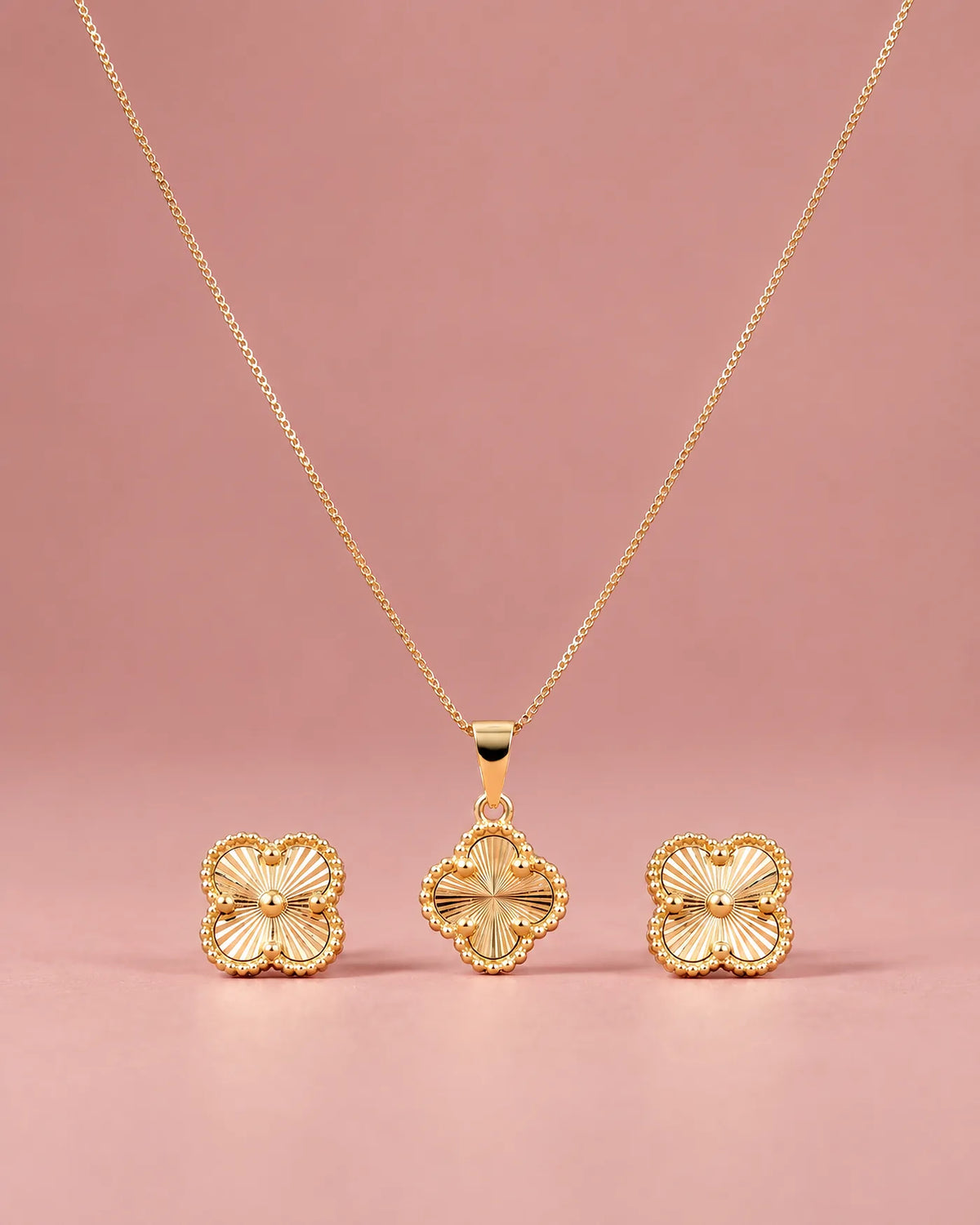 Set Trébol Collar y Topos